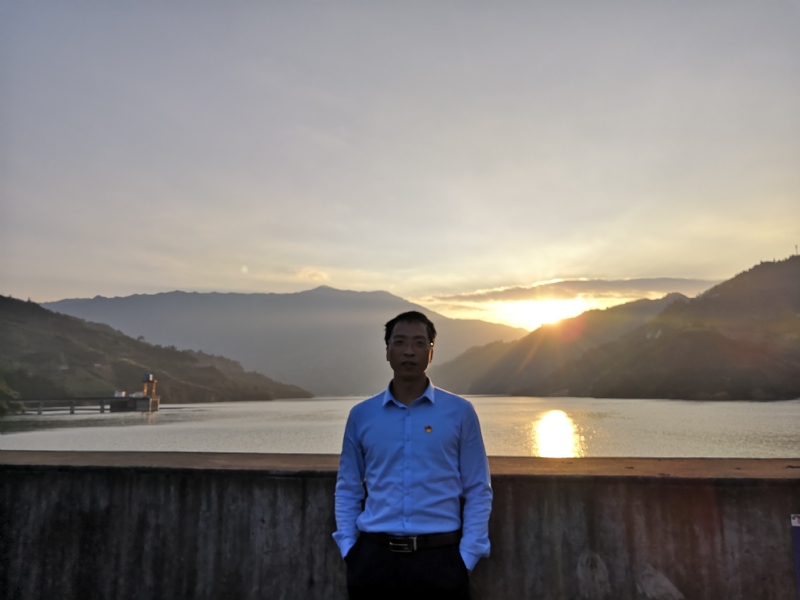 庸人自扰的第一张照片--云南蓝颜知己交友网